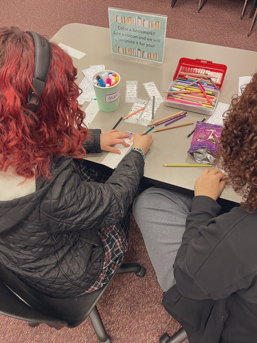 URHSLibrary's tweet photo. This week we are offering a DIY Bookmark Station. Students can create their own sturdy bookmark to keep forever! #PWCSLibraries #UnityReeders https://t.co/5WM9JBumMi