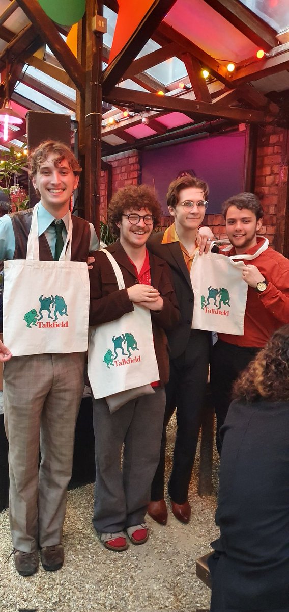 Talkfield_'s tweet photo. WIN a handpainted Talkfield tote bag!

To enter:
🥖 Like 'Breadstick'/'Parting Ways' on Spotify
🍝 Post a screenshot &amp; TAG us 

Extra entry:
🎥 Like + post a screenshot of the youtube video &amp; TAG us

✨️Ends January 31st 2023✨️
Alternatively, enter on instagram! https://t.co/YEuHMXpfL7