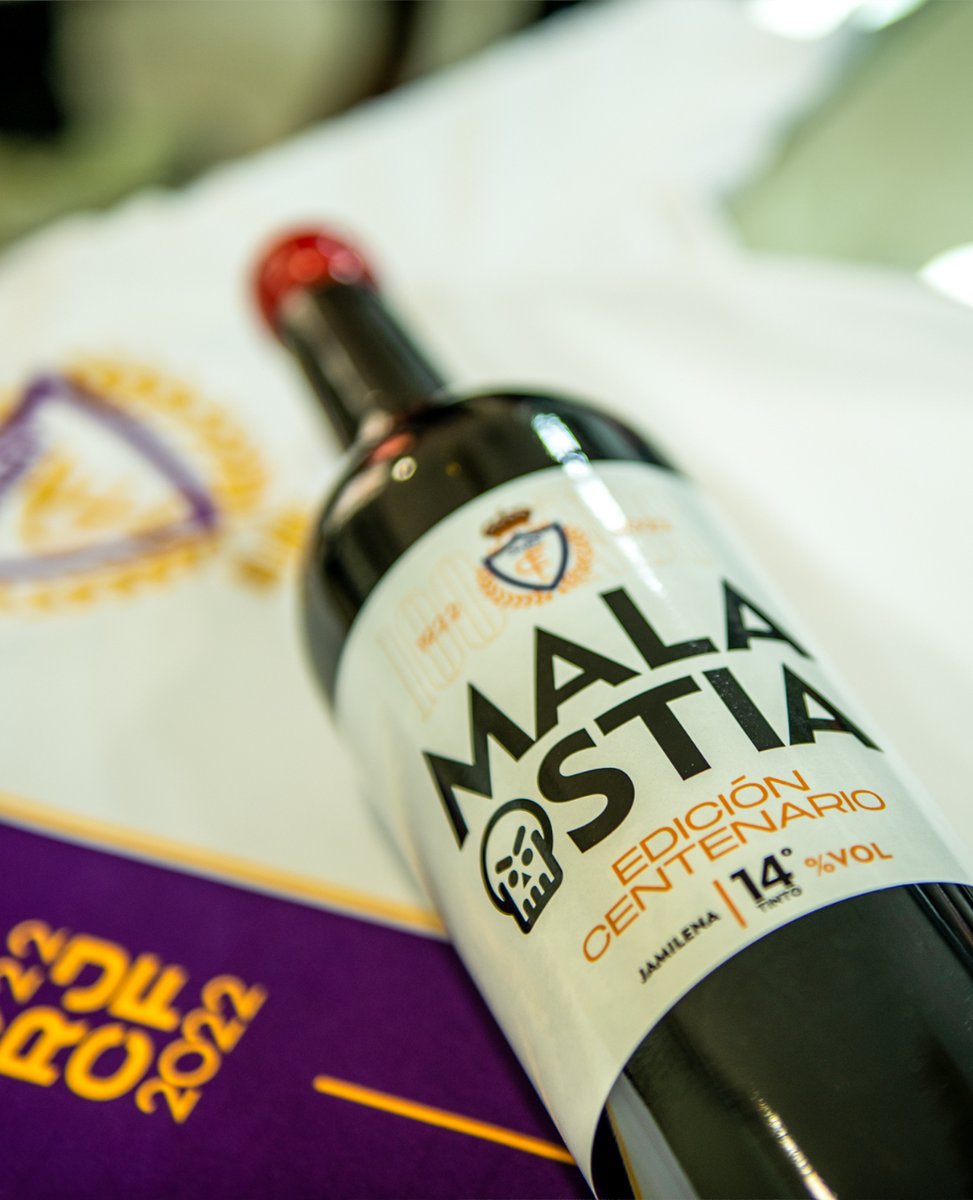 RealJaenCF's tweet photo. ¡UN MARIDAJE CENTENARIO!

Gracias a bodegas Cefrian por apostar por el Real Jaén en este año tan especial. 💯

Un vino único para un año histórico.

#UnSigloDeOrgullo https://t.co/BKDrnaVUMN