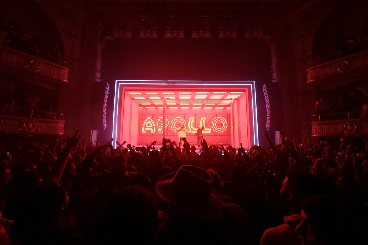 SIRIUSXM's tweet photo. obviously... #DrakeAtApollo https://t.co/Ak3hvqPQLu