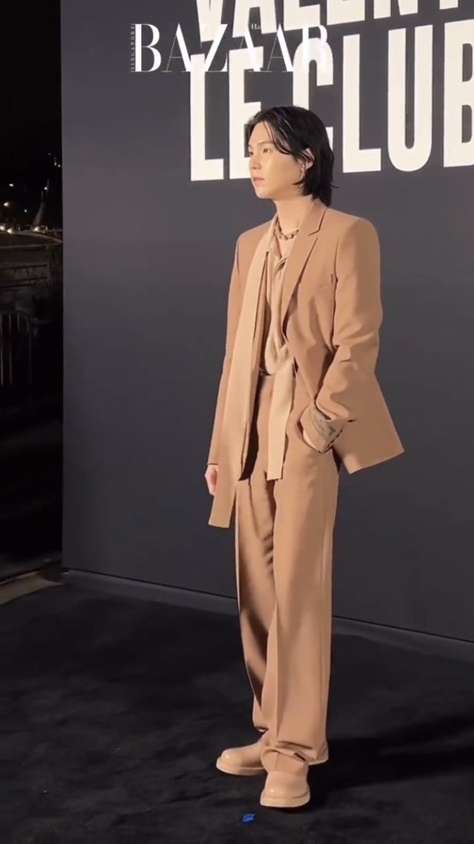 winejmyg's tweet photo. Thread com fotos e vídeos do yoon no desfile da Valentino

Obs: vou att conforme vou achando os vídeos/fotos 

#SUGAxValentino @BTS_twt https://t.co/ZiViyvgtHj