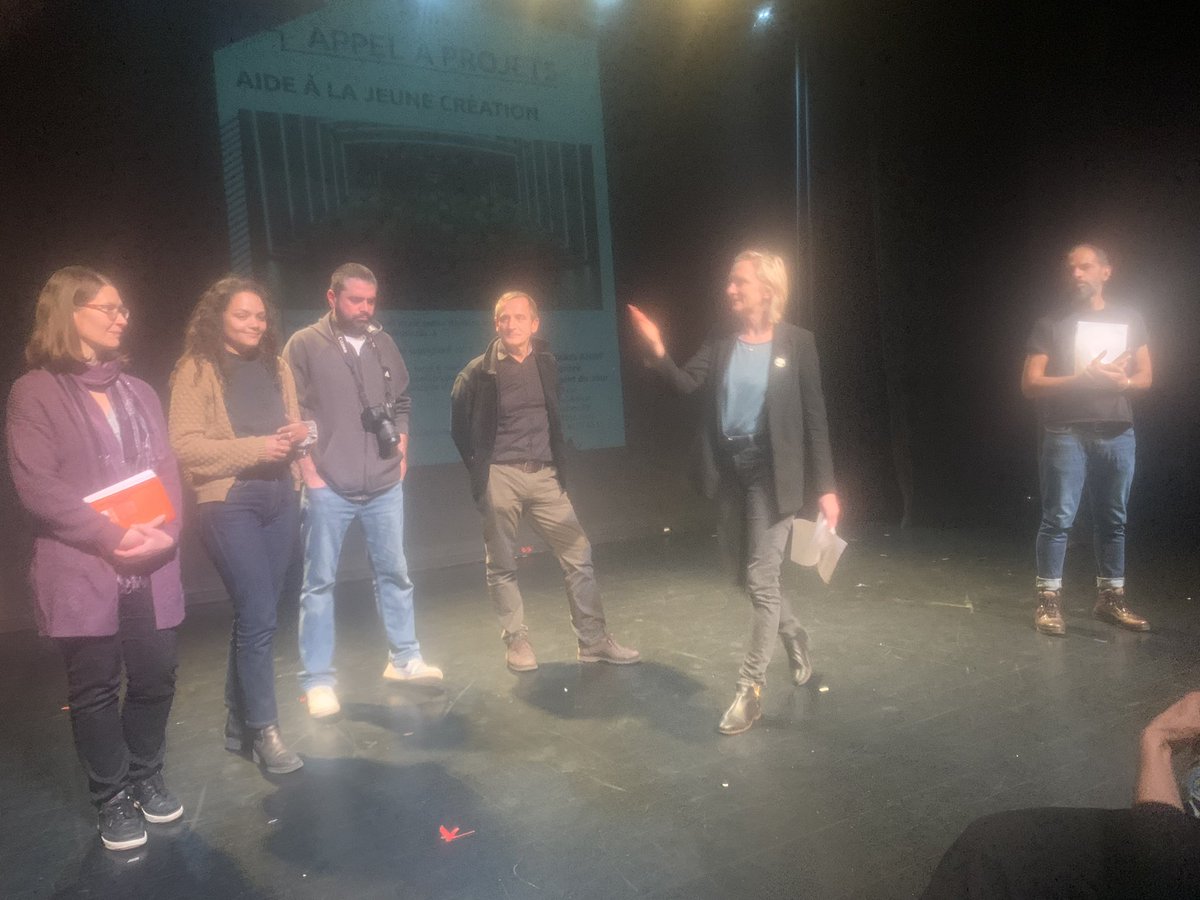 david_alphand's tweet photo. A la présentation de la saison théâtrale du Centre d’animation #Paris du Point du jour #PorteDeStCloud. Avec mes collègues élues @ChloeChouks et Bérengére GRÉE.
Une programmation éclectique et tonique !
Bravo aux jeunes comédiens qui ne manquent pas de talent ! https://t.co/MbZ0064oZF