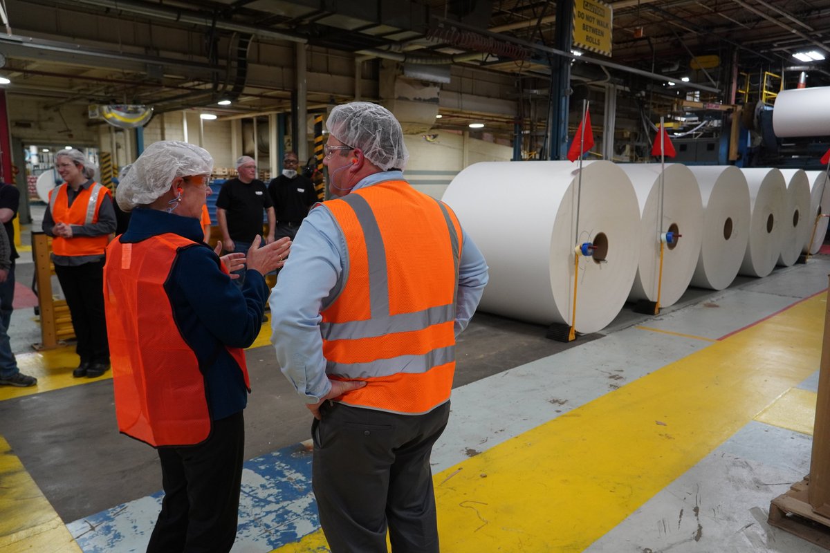 SenatorBaldwin's tweet image. Wisconsin manufacturers drive our #MadeinWI economy and I’m proud to stand in their corner to deliver the resources they need to support domestic production and strengthen our supply chain.