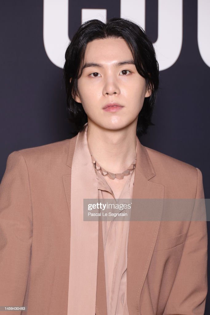 btspicstwt_'s tweet photo. [📸 PHOTOS] #SUGAxValentino (2) 

[source: gettyimages] https://t.co/rHlh4DoajS