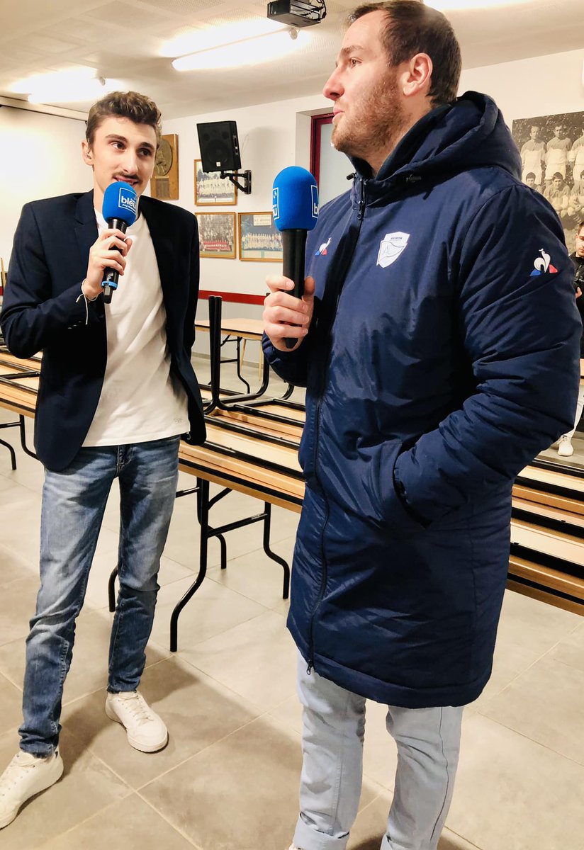 icipaysbasque's tweet photo. [🔊 PODCAST] 100% Rugby 🏉

Camille Lopez à Mauléon avec 100% Rugby ! 

🏆 Ses débuts et son titre avec Mauléon

🔵⚪ 6 drops, la gestion, son rôle de "papa" : Lopez raconte sa saison à Bayonne

👊 Le derby Nafarroa-Mauléon, c'est dimanche ! #FBSport

➡️ https://t.co/LRCDBhorlA https://t.co/tNKfWk3ecs