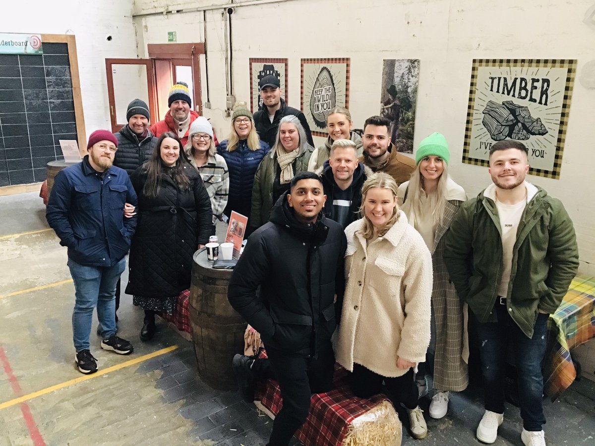 timber_jacks's tweet image. Our axe throwing party packages are popular all year round😍😜 #Friends #Family #ActivityIdea #Indoors #AxeThrowing #Axes