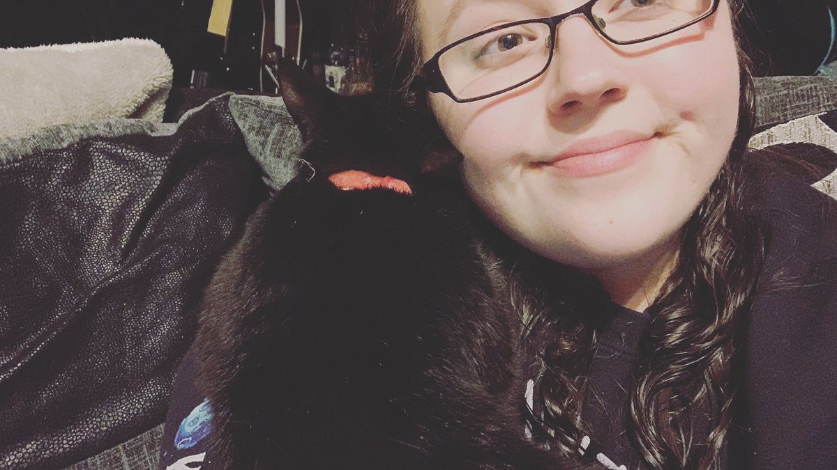 jiinxstreams's tweet photo. Excuse the wet hair but wanted to show the Moxie snuggle - last night’s stream was awesome and I reckon I’ll try a few more streams without a webcam while I get my mojo back! 

P.S peak that sneaky dimple
#twitch #streamer #twitchstreamer #twitchtv #twitchaffiliate #gaming #gamer https://t.co/dmkabocwnz