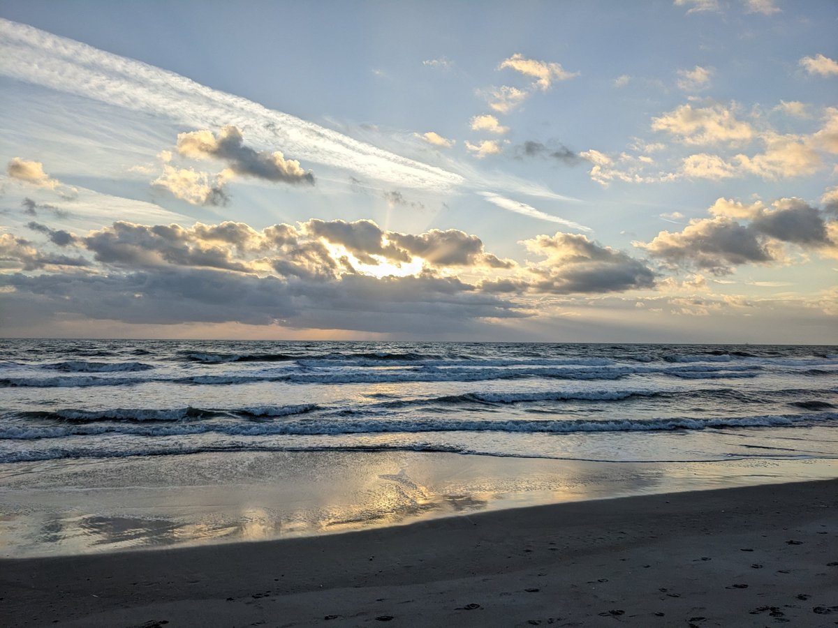 Til next time, ocean  😭✨🌊❤️ 

#beach #ocean #florida #cocoabeach #cocoabeachflorida #vacation #beachvacation #atlanticocean #waves #sunrise #beautifulsunrise #sunshine #twitch #twitchstreamer #streamer #twitchaffiliate