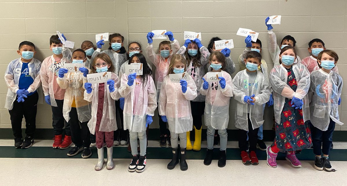 WhiteSulphurES's tweet photo. Contraction surgery performed by 2nd grade today! #LiteracyMatters #LiteracyIsFun https://t.co/ad2vKFkMwn