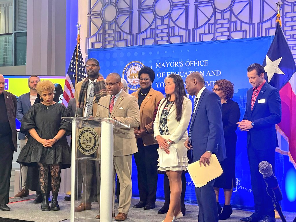 HIRE HOUSTON YOUTH 📣

Today we announced the summer jobs program with a twist! We are planning for 20K jobs at $10hr for qualifying 16-24yo students. 

I remember my first job at West Oaks Mall. 🙆🏾‍♀️

For meaningful summer work apply here: hirehoustonyouth.org 👈🏾