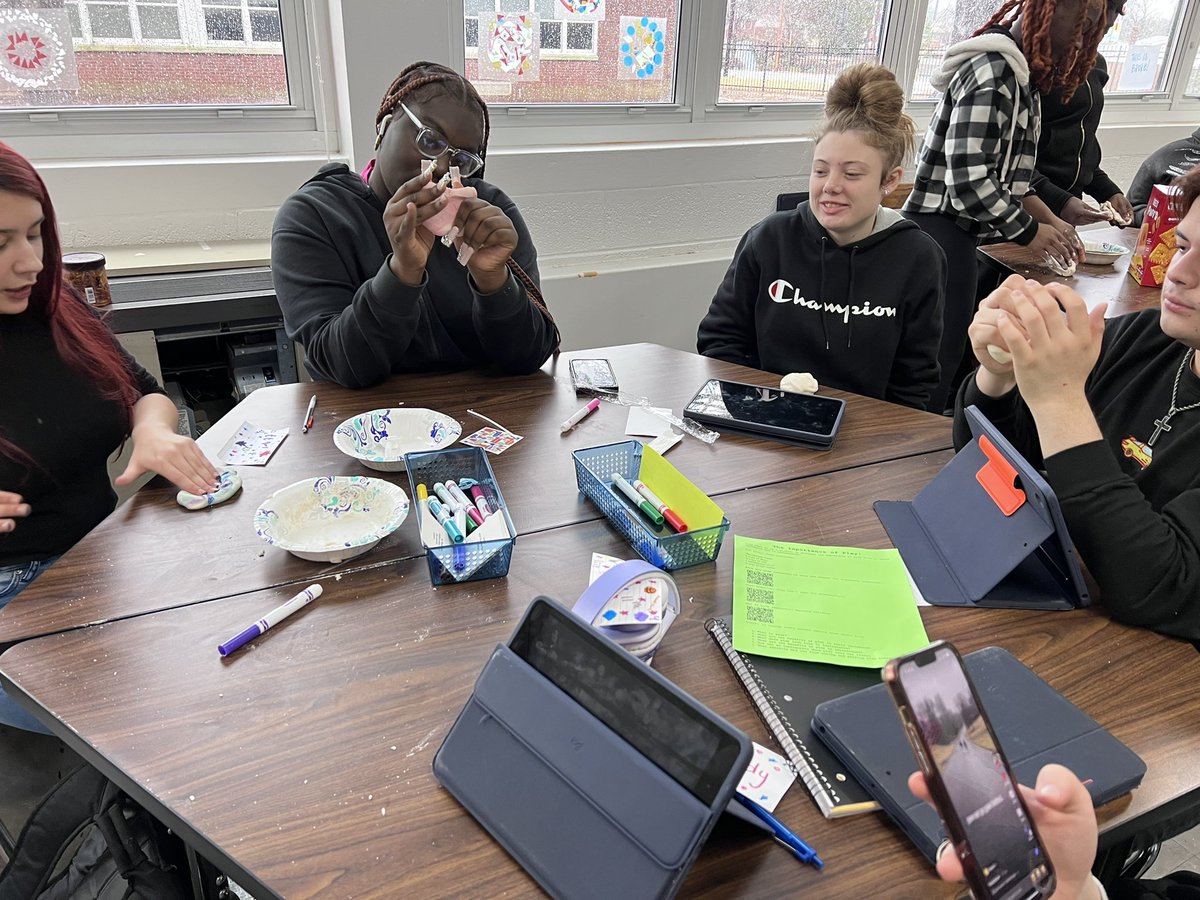 Sarah Dellinger tweet media