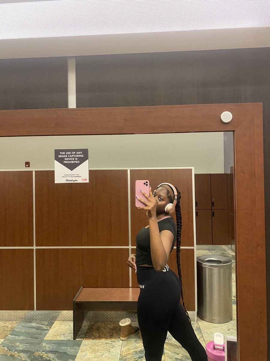 What’s a good workout without cute gym clothes &amp; accessories? We wouldn’t know tbh!🤷🏾‍♀️😉

Shop your next fav gym fit only at Bodiedbywens.com🏋🏾‍♀️💕 #GymSelfies