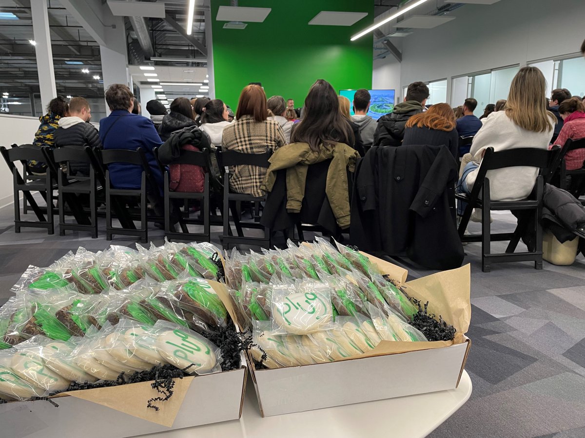 RichBecker518's tweet photo. Wow! is the new @PlugPowerInc Vista plant in Slingerlands impressive!  An awesome field trip with International Business School students who are visiting @ualbany. Grateful to the Plug team for their time, expertise and cookies! We learned a lot about #hydrogenenergy! @UAlbanyCE https://t.co/Q8scL4v8Jy