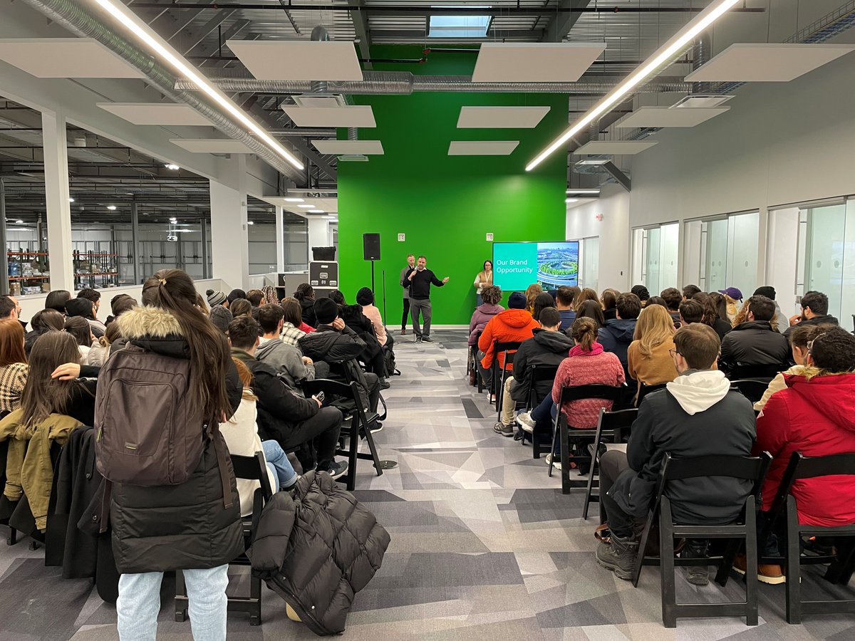 RichBecker518's tweet photo. Wow! is the new @PlugPowerInc Vista plant in Slingerlands impressive!  An awesome field trip with International Business School students who are visiting @ualbany. Grateful to the Plug team for their time, expertise and cookies! We learned a lot about #hydrogenenergy! @UAlbanyCE https://t.co/Q8scL4v8Jy