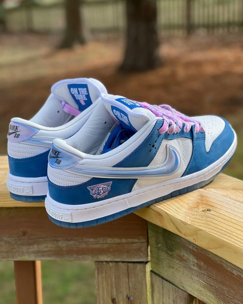 JustFreshKicks's tweet photo. New photos of the Born &amp; Raised x Nike SB Dunk Low 💙💘 https://t.co/lNqtdY5M0O https://t.co/pV7HDGxqnA