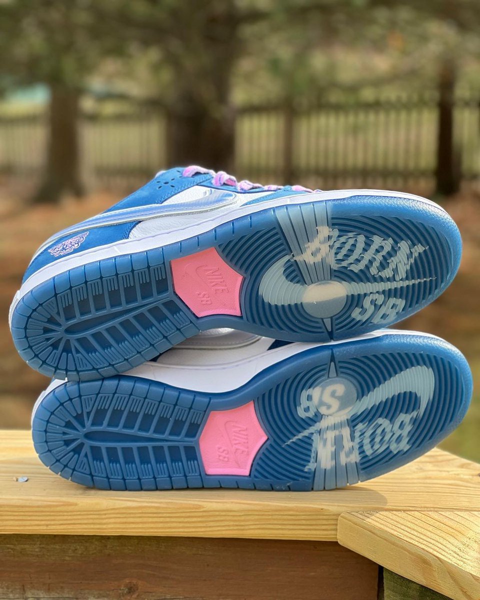 JustFreshKicks's tweet photo. New photos of the Born &amp; Raised x Nike SB Dunk Low 💙💘 https://t.co/lNqtdY5M0O https://t.co/pV7HDGxqnA