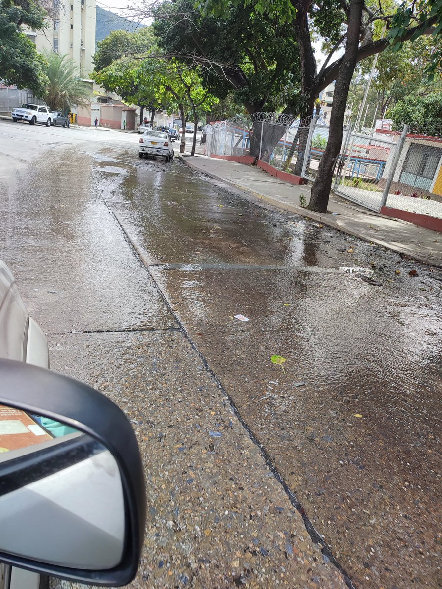 PqElParaisoCcs's tweet photo. Via @ShedhyMKS: "En VISTA ALEGRE tenemos aguas negras afectando casas y colegios. Los niños yendo a sus escuelas reciben los salpicones. Tengan piedad y vengan a reparar @gestionperfecta"
#Caracas #Ccs @AlcaldiaDCcs @HidroCapital2 @MayorParaiso1 @Corp_libertador @ElPitazoTV https://t.co/khIGSBQUgU