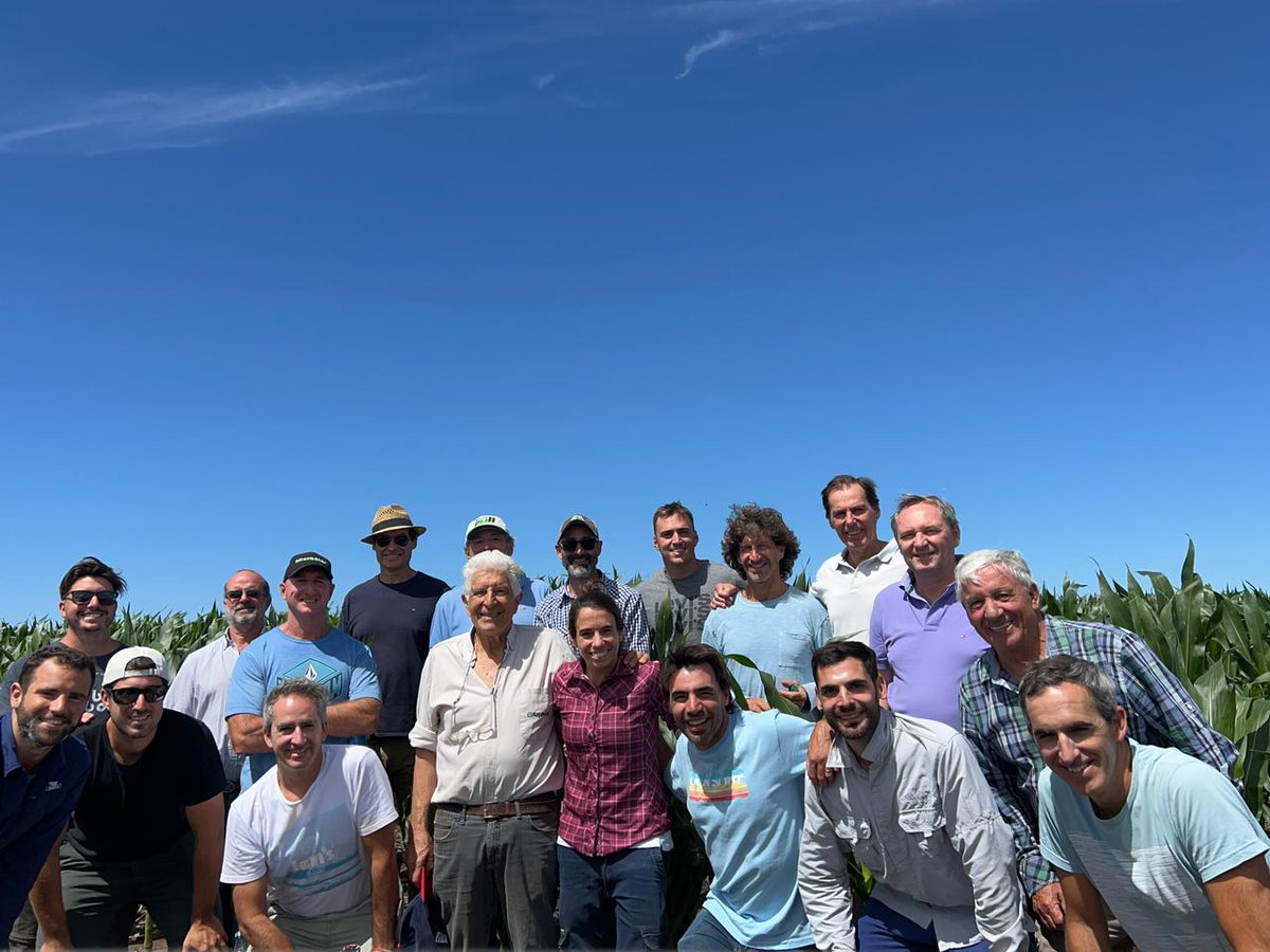 Excelente reunión de la regional <a href="/aapresidneco/">Aapresid Necochea</a> hoy en el campo de Fernández Palma 
#juntossabemosmas y nos divertimos