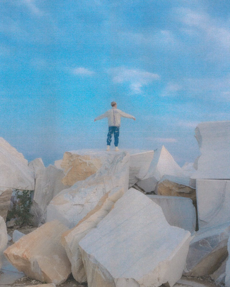 wefoundgem's tweet photo. Blue Sky Thinking SS20 throwback ^_−☆ https://t.co/NALv2gnxfl