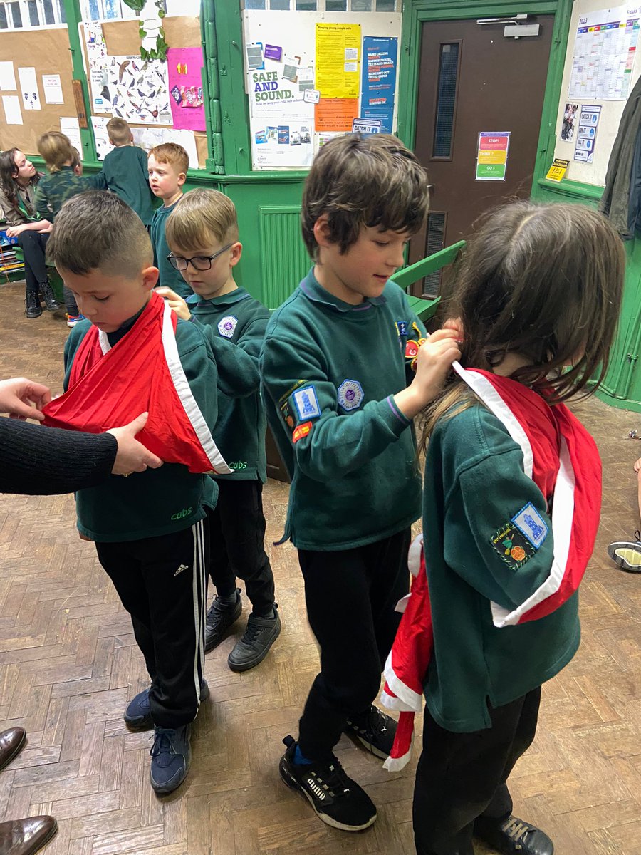 boldventurepar1's tweet photo. First aid training #cubscouts #skillsforlife https://t.co/39sQx2lrWv