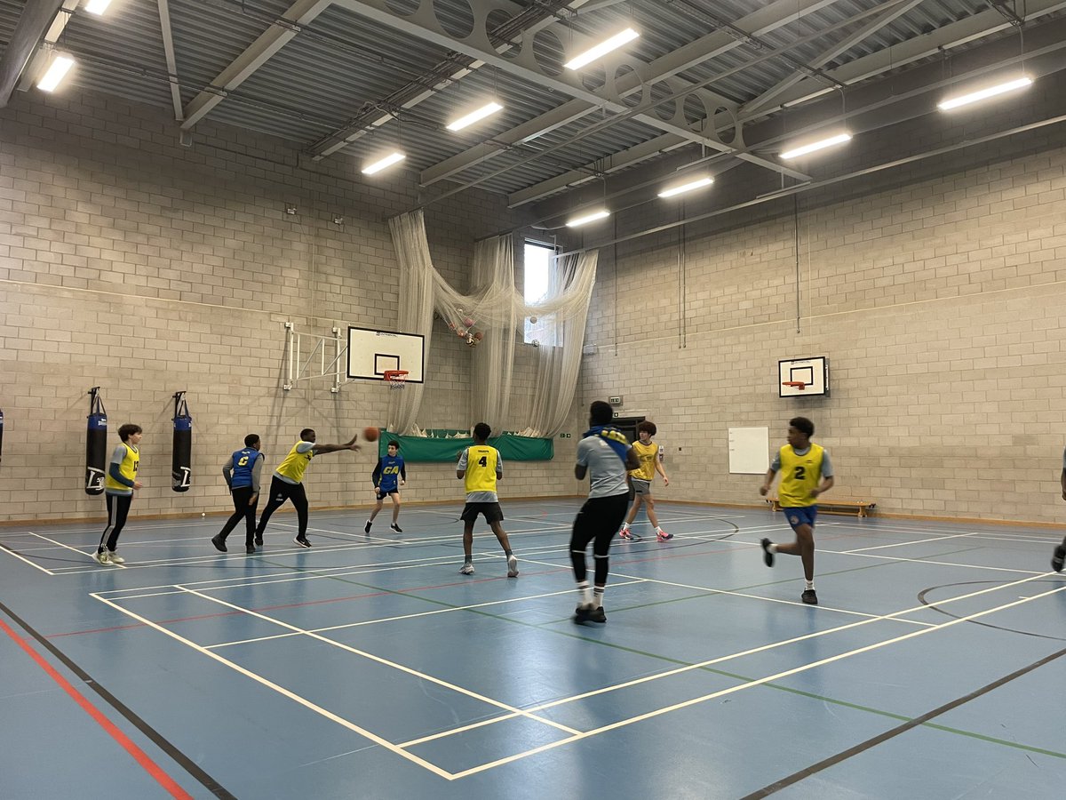 MissLMaynard's tweet photo. Today’s GCSE year 10 vs year 11’s Basketball 🏀 🧡 @SouthBankUA https://t.co/ooVxNkJp9K
