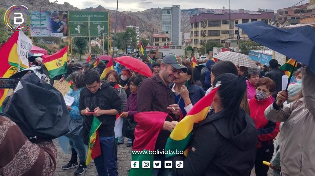 Canal_BoliviaTV's tweet photo. #BTVInforma
Los diputados de Comunidad Ciudadana, José Manuel Ormachea y Alejandro Reyes participan del cabildo que busca impunidad para los gestores del #GolpeDeEstado de 2019.
Periodista: @helensanromane BTV https://t.co/QjVcl8ZyGR