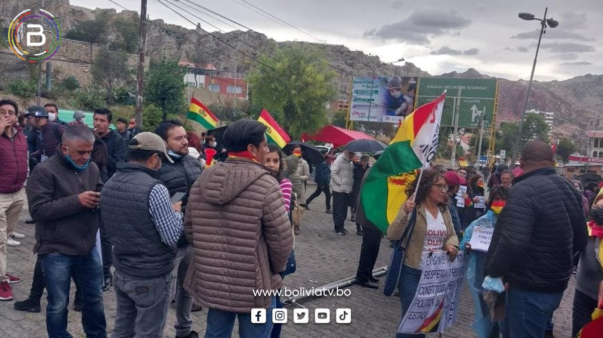 Canal_BoliviaTV's tweet photo. #BTVInforma
Los diputados de Comunidad Ciudadana, José Manuel Ormachea y Alejandro Reyes participan del cabildo que busca impunidad para los gestores del #GolpeDeEstado de 2019.
Periodista: @helensanromane BTV https://t.co/QjVcl8ZyGR