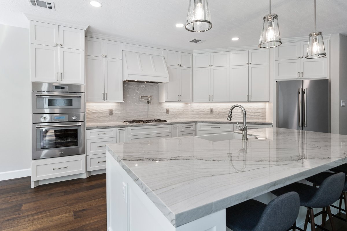 SCMDESIGNGROUP1's tweet image. Designing a kitchen with a ton of drawers and storage is a great way to stay organized and make the most of the space. #kitchendesign #organization #maximizingspace