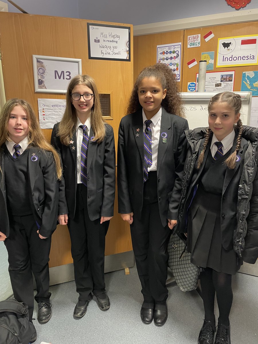 OutwoodHindley's tweet photo. Next step: The Gold award! Well done to all those Y7s who have completed their silver #RaceToACE awards #Standards #ItsWhoIAm https://t.co/ezMrdBbPaN
