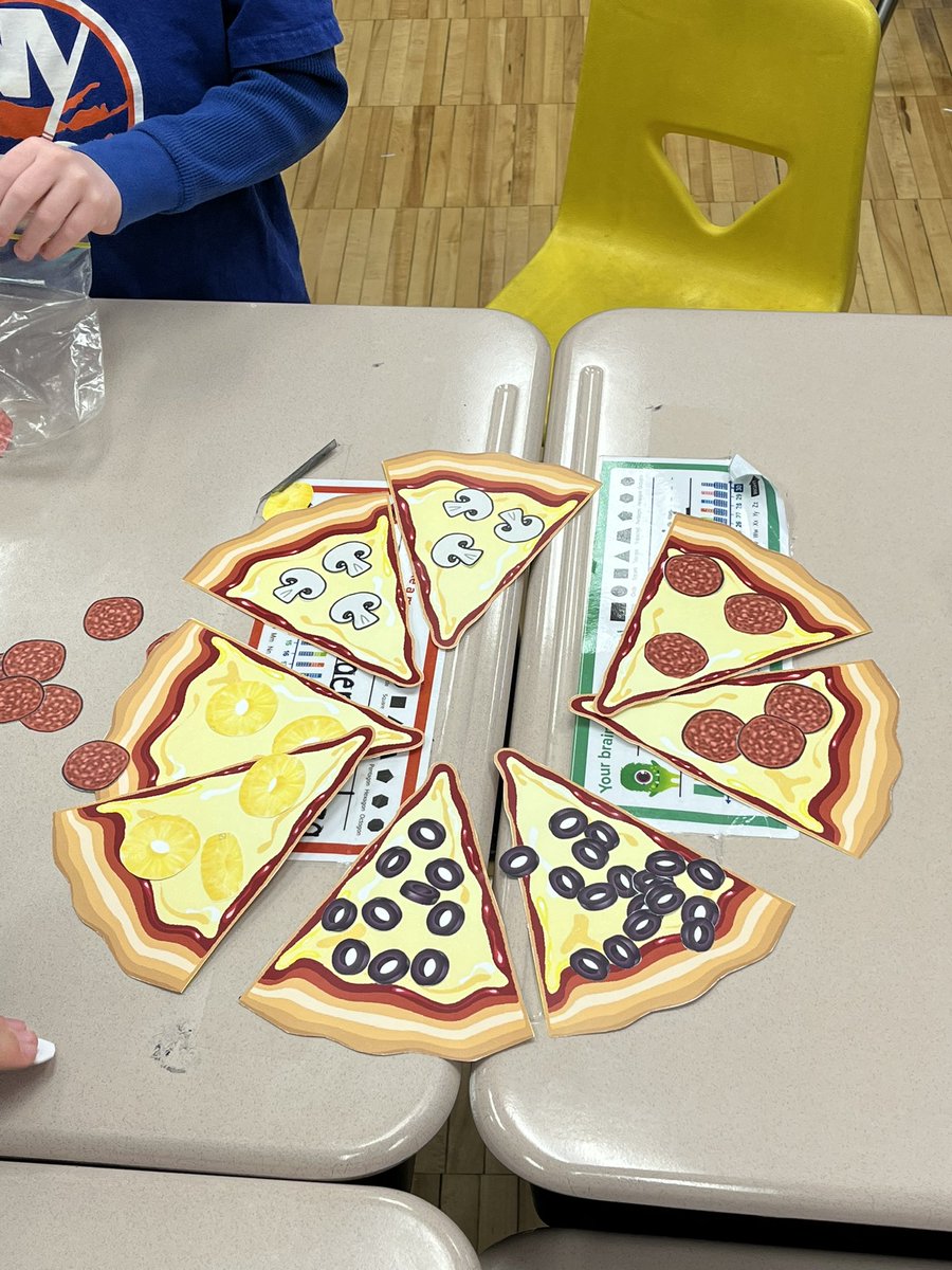 Miss_BWhite1's tweet photo. Today first graders represented halves and fourths with different pizza toppings! 🍕🤗 https://t.co/EBOs1HeZ93
