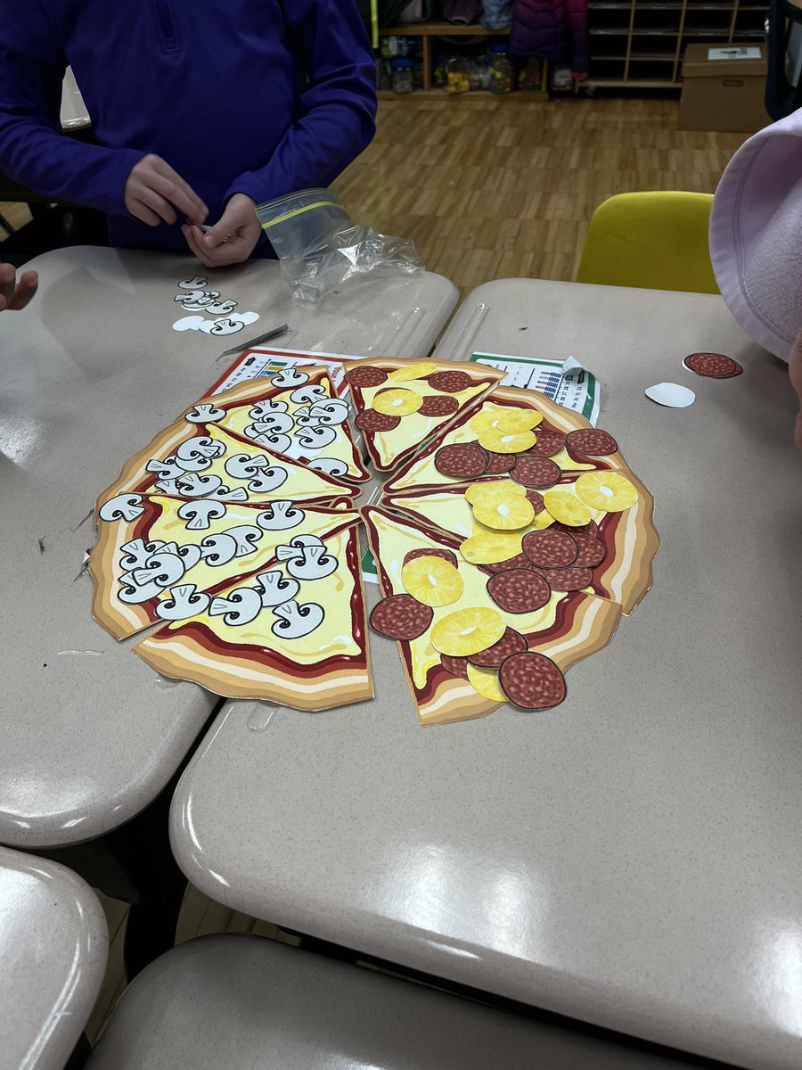 Miss_BWhite1's tweet photo. Today first graders represented halves and fourths with different pizza toppings! 🍕🤗 https://t.co/EBOs1HeZ93