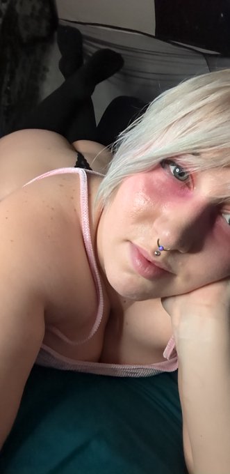 It's hump day 😁 Happy humping everyone 😘 https://t.co/CdKHcbhzQ8