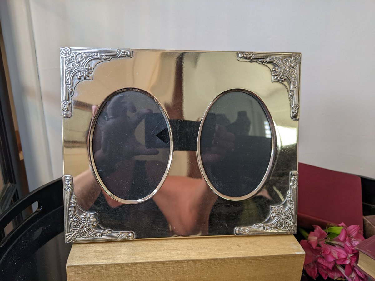 RobynParkerHome's tweet photo. Vintage Silver ART DECO Photo Frame https://t.co/l8TWuWxQ1p #silver #wedding #christmas #artdeco #3x5 #artdecoframe #8by10silver #weddingframe #antiquephotoframe https://t.co/uhkrnepNWZ