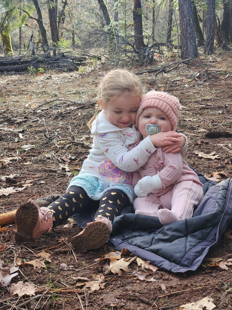 MaleaC's tweet image. #sisterlylove