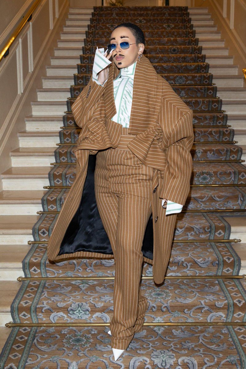 thesoftestaura's tweet photo. doja cat attended 3 couture shows today and served at every single one https://t.co/sab7vLJRVl
