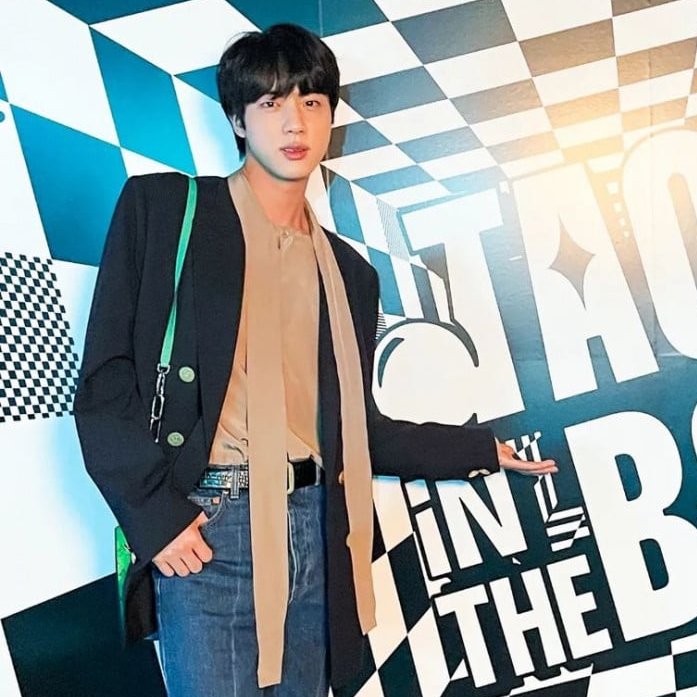 กุว่าและ ทำไมเสื้อพี่ยุนกิดูคุ้นๆ