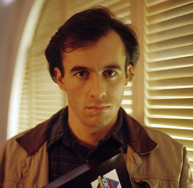 pajaro_burlon's tweet photo. #TheOneGame British ITV Mini-series (Mike Vardy, 1988) #PatrickMalahide #StephenDillane #WeirdTV https://t.co/vdf7ZIVtTw