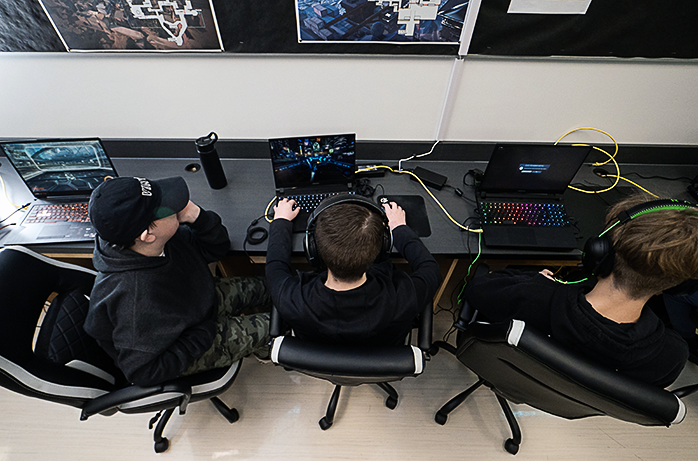 AAD_Edmonton's tweet image. Vimy Esports Aims to Add High School Academy - vimyedmonton.ca/2023/01/25/vim…

@EsportsAlberta @Esport_Canada @EsportCanadaEDU  @KeyanoEsports @SaintsGamingCA @ualberta_esa
