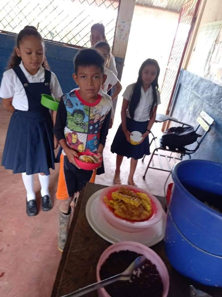 Iniciando clases y ya nuestro gobierno compartiendo la merienda escolar a nuestro mimados #2023JuntosVamosAdelante <a href="/SinOrgaNoHayAcc/">UVE Miguel Bonilla</a> <a href="/MariLuzAgui14/">Luz Aguirre</a> <a href="/YalpriMoncada/">Yalpri Moncada</a>