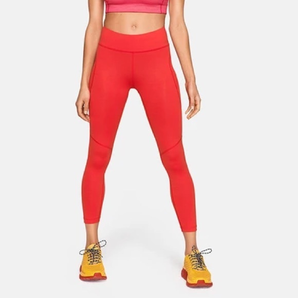 LuxDesignVault's tweet photo. So good I had to share! Check out all the items I'm loving on @Poshmarkapp #poshmark #fashion #style #shopmycloset #outdoorvoices #lululemonathletica #aerie: https://t.co/twtOrjUReh https://t.co/KTmpvqosuD