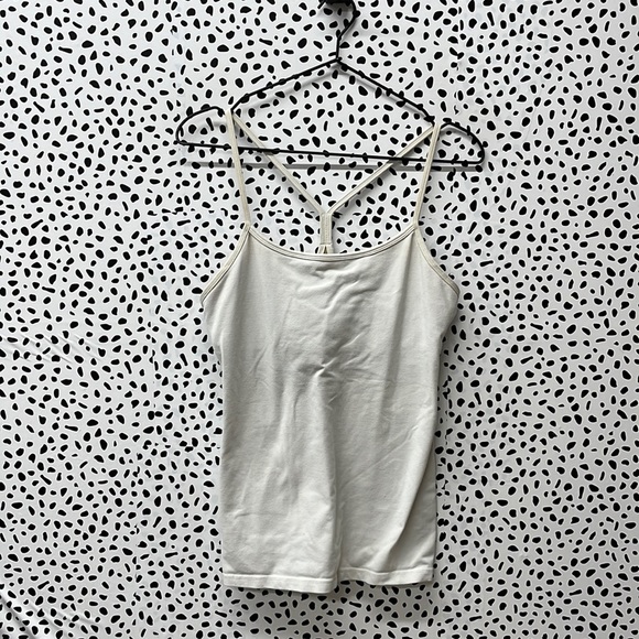 LuxDesignVault's tweet photo. So good I had to share! Check out all the items I'm loving on @Poshmarkapp #poshmark #fashion #style #shopmycloset #outdoorvoices #lululemonathletica #aerie: https://t.co/twtOrjUReh https://t.co/KTmpvqosuD