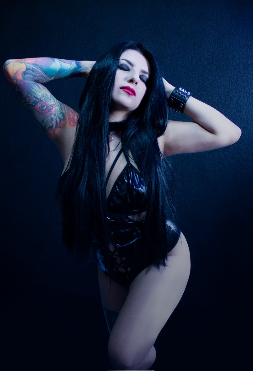 Rock &amp; Metal Girl #qatrina 
onlyfans.com/qatrina