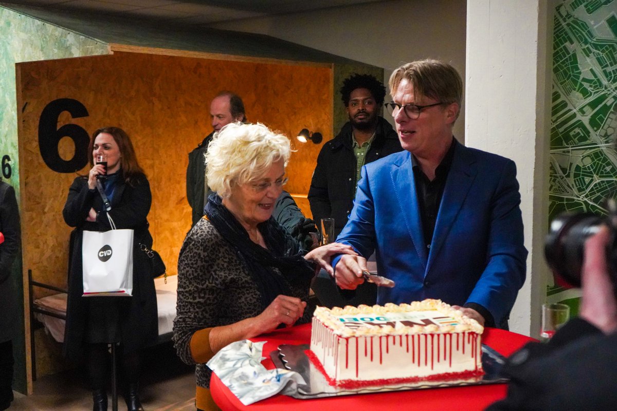vonkt's tweet photo. Vanmiddag opening van #nachtopvang van de NAS in #Rotterdam
Met gemengde gevoelens. Een sterke verbetering van de opvang maar dit is niet wat we in de toekomst willen voor daklozen.
Geen opvang maar woonplekken.
#woneneerst #housingfirst #dakloosheid https://t.co/esAcHdanPf