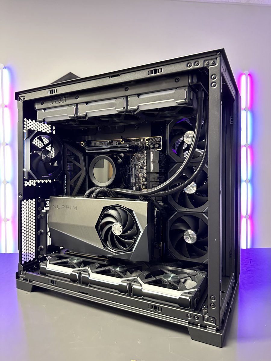 Brparadox's tweet image. Who’s in love??