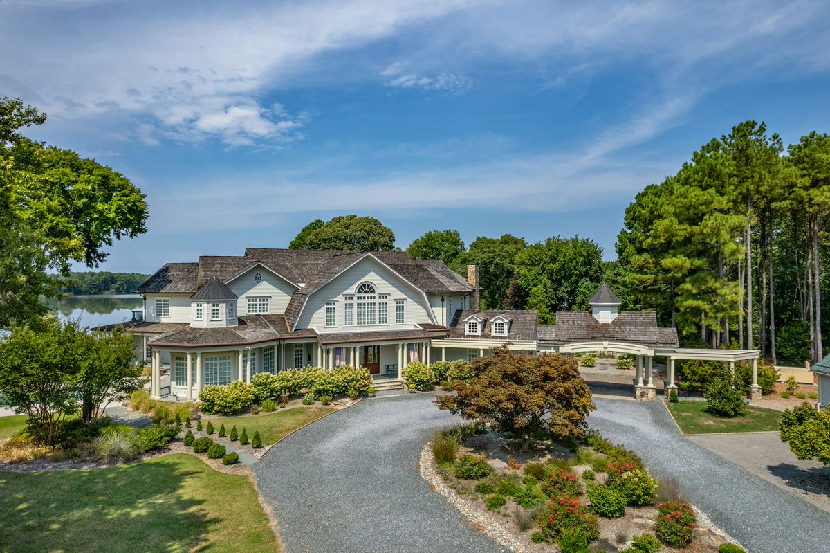 JUST LISTED in Saint Michaels, MD! Eastern Shore estate on 8.6 acres with swimming pool and putting green! Offered at $12,500,000.
#hrlpartners #realestate #realtor #luxury #maryland #saintmichaels #instagram #luxuryrealestate