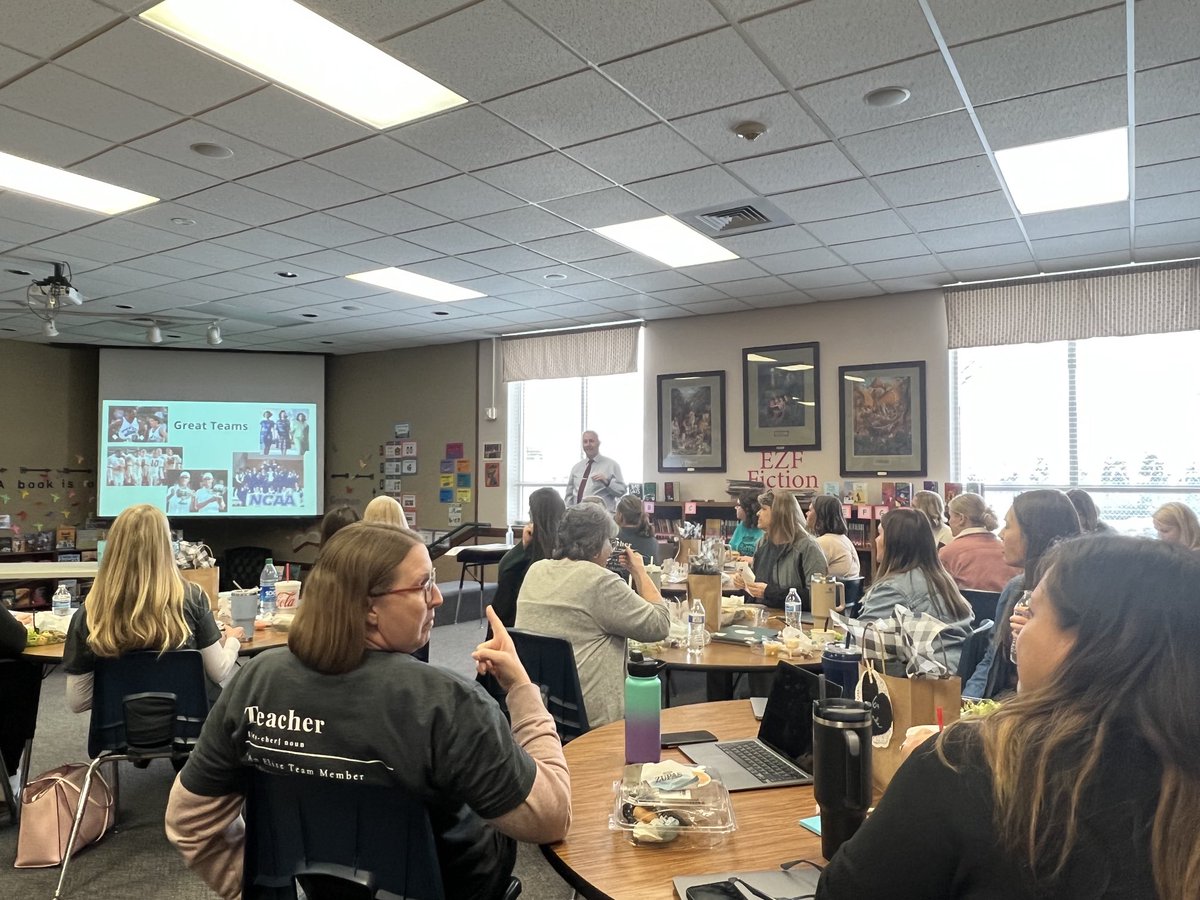 pjgiles's tweet photo. Shelley Elem. ⁦@alpineschools⁩ in an afternoon teacher PD about PLCs and sharing info from the PLC conference. ⁦@lcruzconsulting⁩ famous teacher definition are on our teacher shirts! #PLC #teamcollaboration #innovatealpine https://t.co/UrJWihwzEp