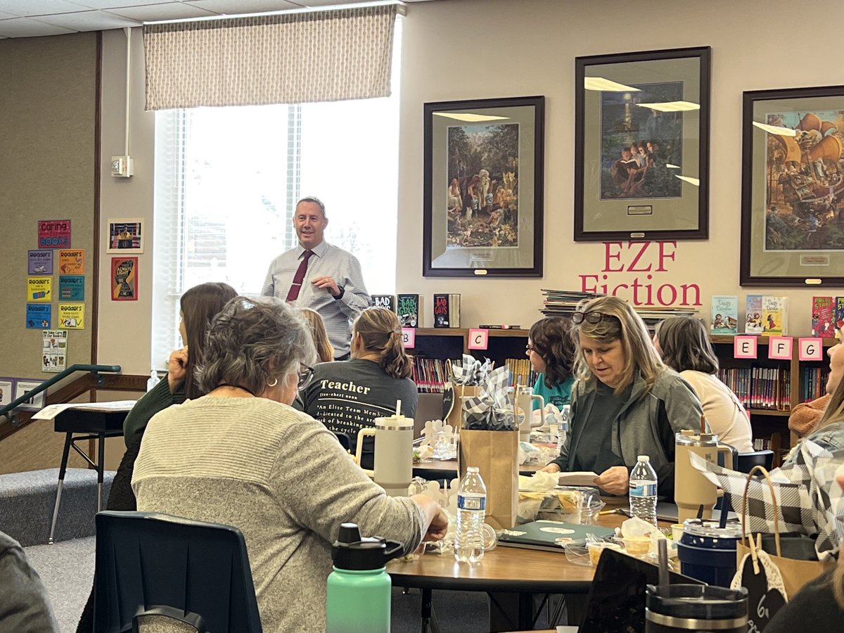 pjgiles's tweet photo. Shelley Elem. ⁦@alpineschools⁩ in an afternoon teacher PD about PLCs and sharing info from the PLC conference. ⁦@lcruzconsulting⁩ famous teacher definition are on our teacher shirts! #PLC #teamcollaboration #innovatealpine https://t.co/UrJWihwzEp