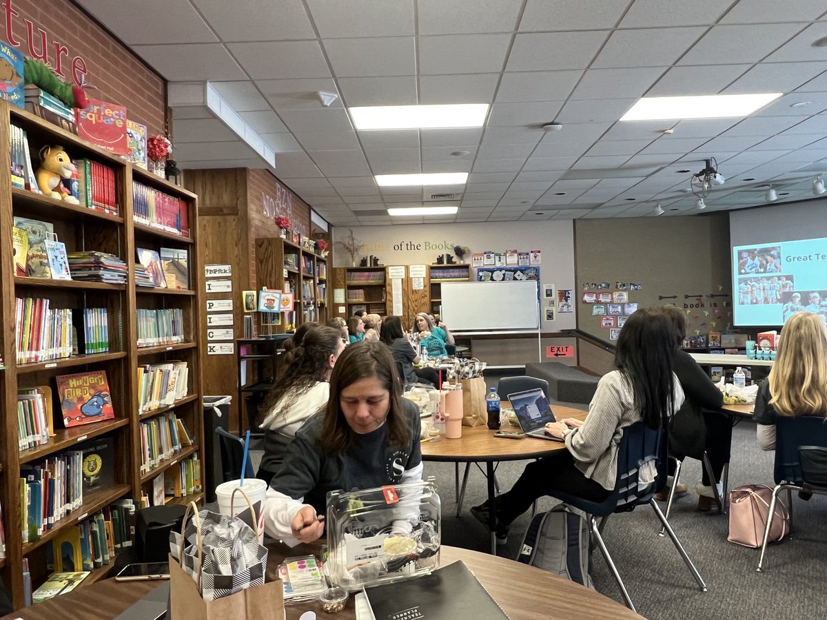 pjgiles's tweet photo. Shelley Elem. ⁦@alpineschools⁩ in an afternoon teacher PD about PLCs and sharing info from the PLC conference. ⁦@lcruzconsulting⁩ famous teacher definition are on our teacher shirts! #PLC #teamcollaboration #innovatealpine https://t.co/UrJWihwzEp