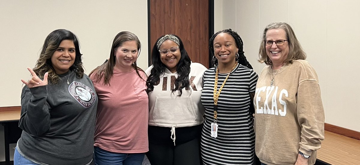 Elisabeth13's tweet photo. Best ASL team in the state! Thanks for an amazing day 😍 #langchat #7stepsASL @FloresASLGRHS @BailesASLFHS https://t.co/4bjiaQ2ofw