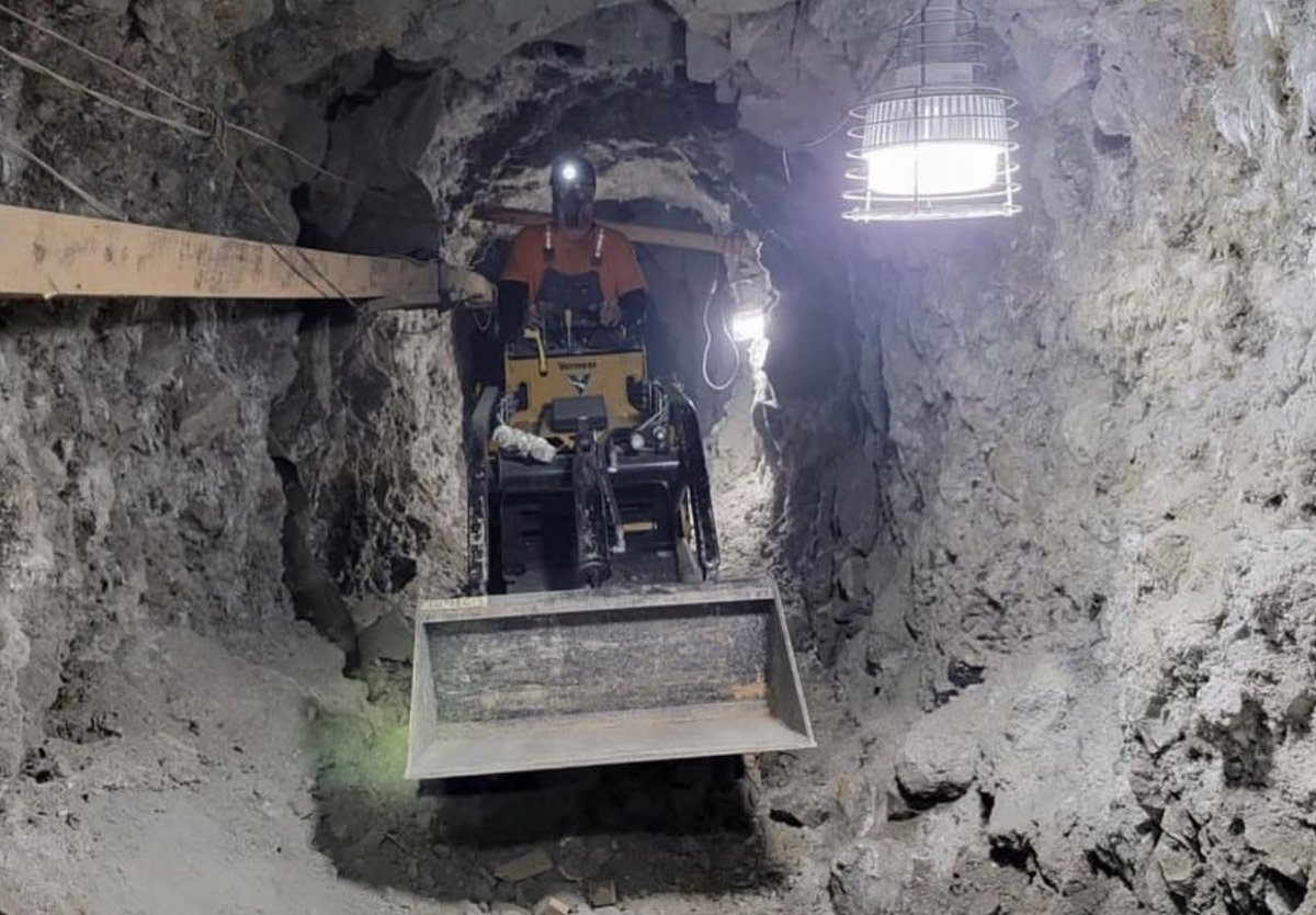 GMSMineRepair's tweet photo. GMS Specialty Crews performing underground tunnel work in Colorado π·π½ββοΈ
#gmsminerepair #mining #miningcareers #undergroundmining #coloradomining https://t.co/F71fVftEiD